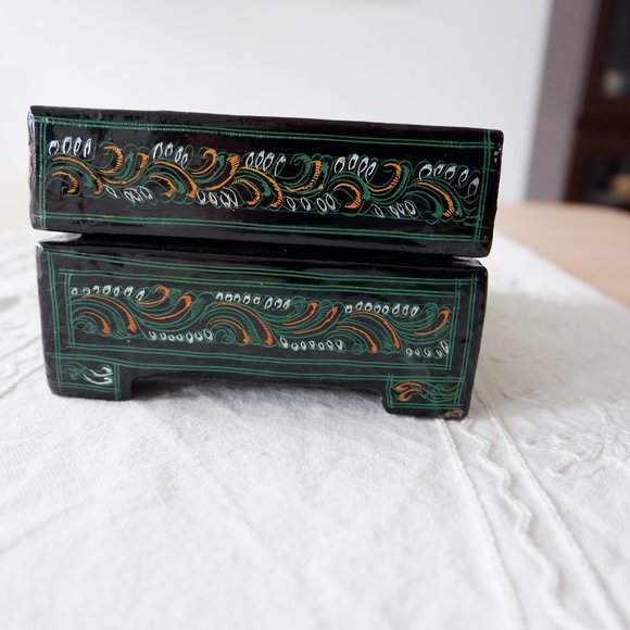 Laquered Keepsake Box - Picture 3 of 9